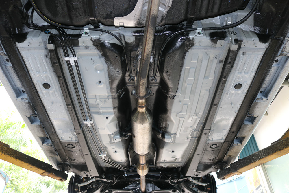 如何选择适合的汽车底盘装甲,底盘装甲和底盘装甲哪个好