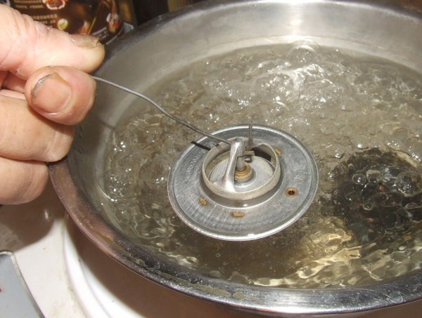 换了节温器发动机水温过高原因,发动机水温偏高的原因及检测步骤