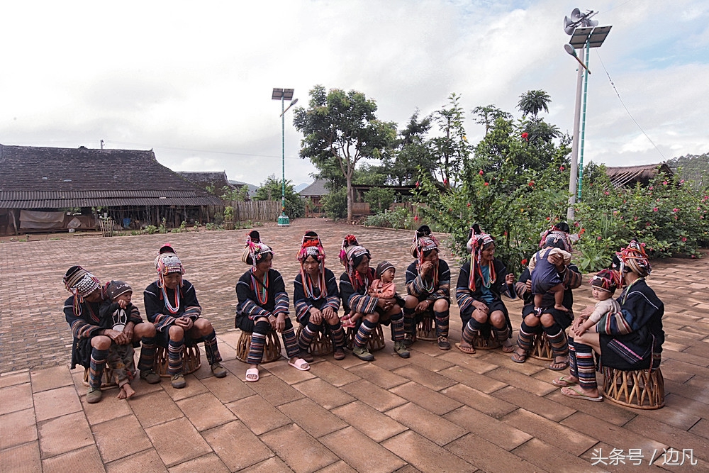 终年生活在高山密林之中的一个神秘的部族，孟连阿卡人！