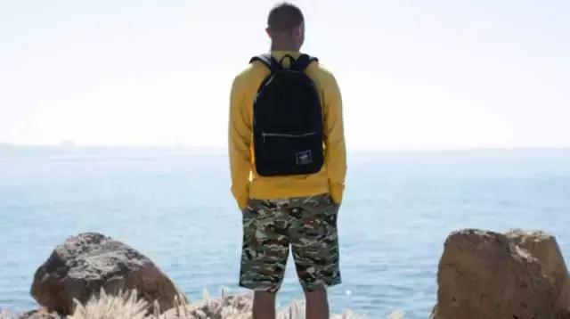 herschel双肩包灰粉,herschel双肩包带侧拉链