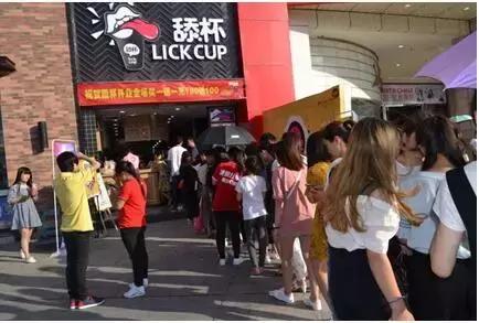 最近流行奶茶品牌有哪些名字,十大奇葩奶茶名