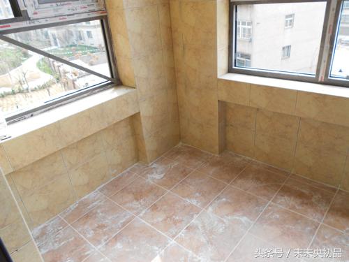 卫生间做防水后贴瓷砖为啥要空鼓,卫生间做完防水贴上砖有多厚