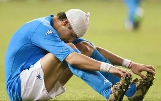 齐达内和贝克汉姆红牌,那些被红牌罚下的球星