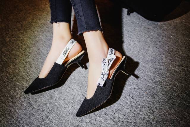 当你看到正品之后再看高仿,看见别人买正品就到处找淘宝同款