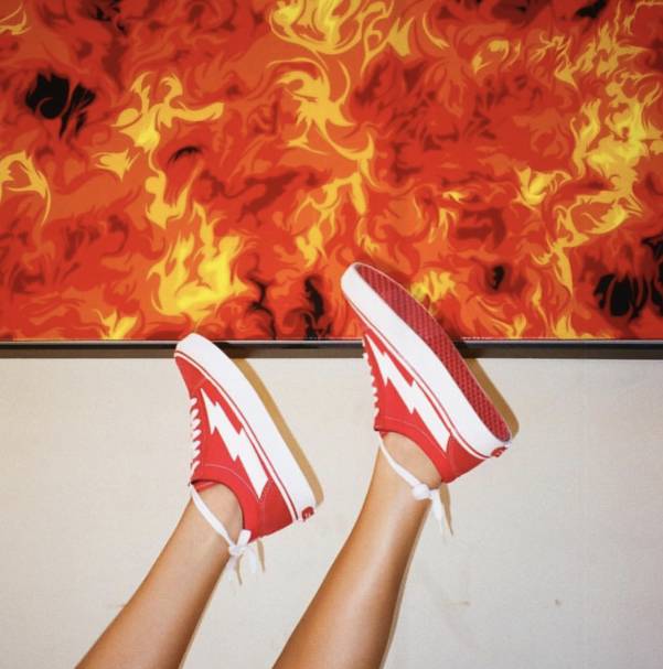 杨幂，金小妹都爱的“假VANS”，为何却有八倍价钱差距？