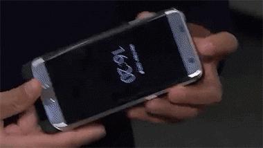 会飞的手机壳，可航拍可续航，这个机长有点帅