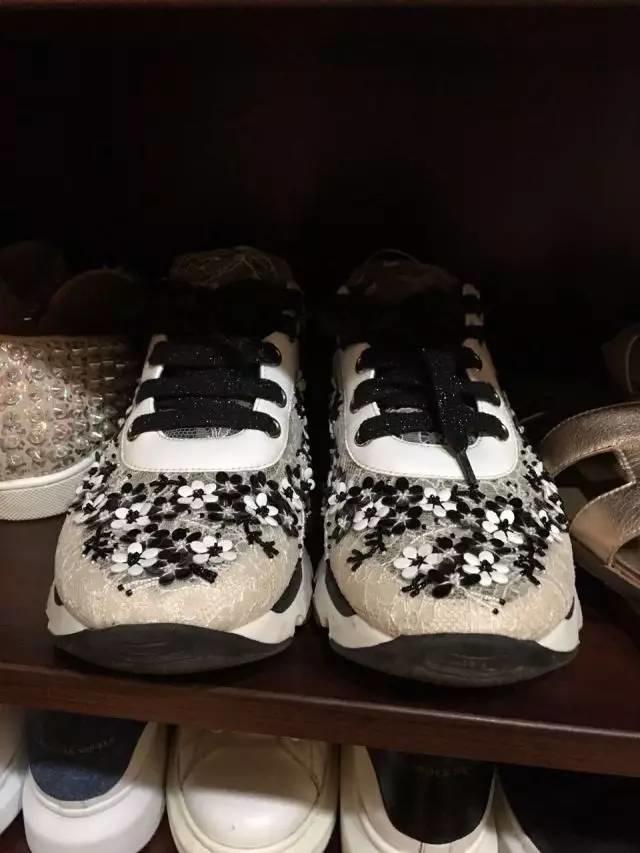 女生到底要有多少双RV、JIMMCHOO鞋才能满足啊？