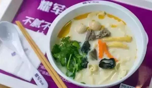 看一朵烩面界的紫百合，如何逆风绽放