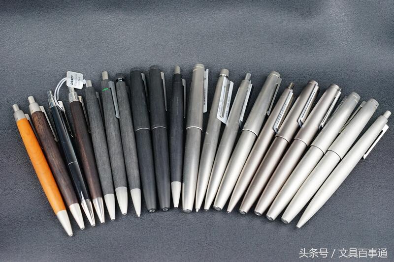 七夕单身又何妨，笔墨文具伴身旁