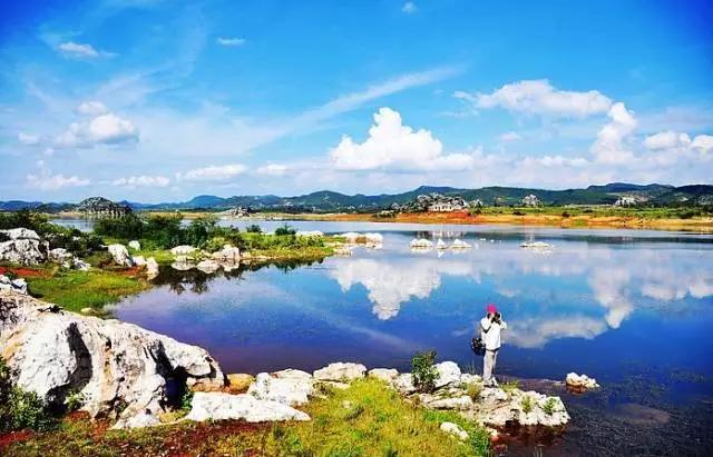 云南昆明悠闲的夏天避暑环境,昆明周边最好的避暑城市