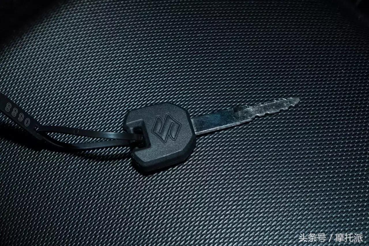 新款铃木dl250深度测评,深度测评豪爵铃木dl250