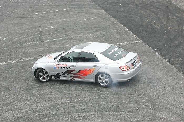 锐志经典神车,泡妞神车b级车