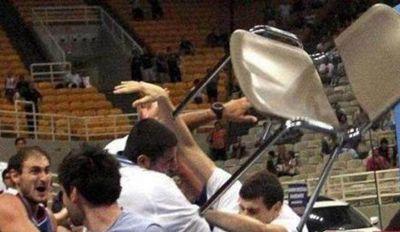 中国男篮5大打架高手,中国男篮最铁血的一战视频朱芳雨