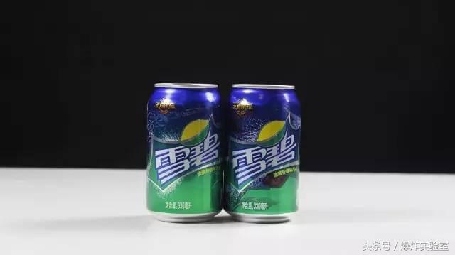 打开雪碧却喷的到处都是，这该怎么办？只要一招就能轻松解决！