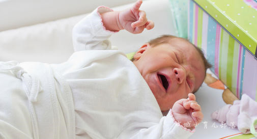 婴儿胃胀气会一直想吃奶吗,婴儿胃胀气哭闹怎么办