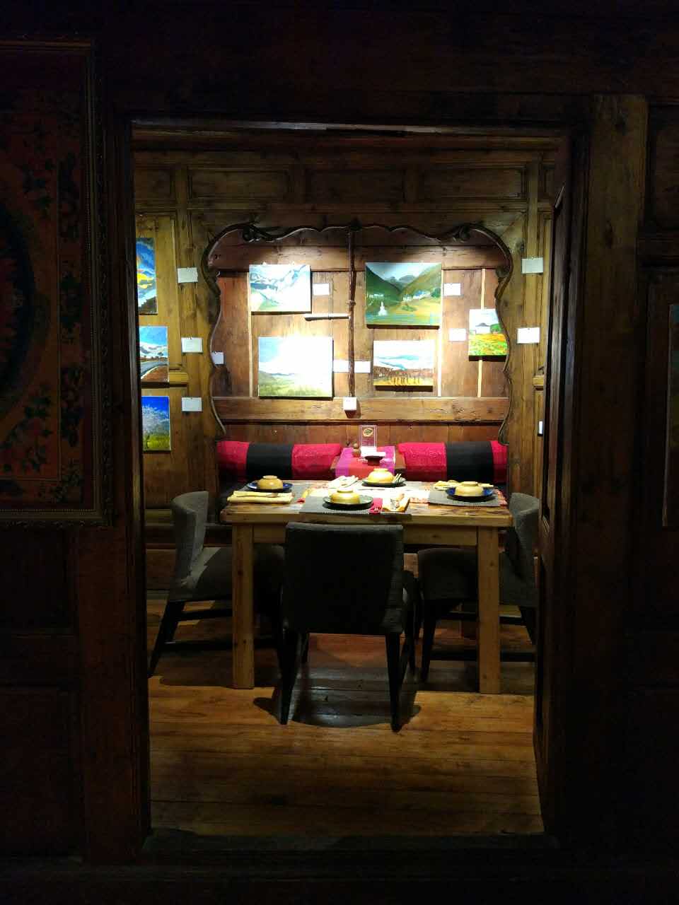 大理人在香格里拉：儿子女儿都上大学了，工作简单轻松当生活