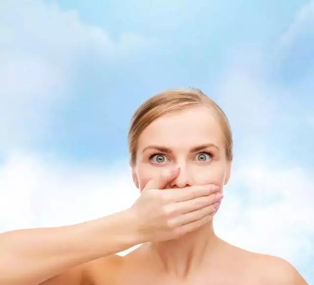 牙齿有蛀牙黑洞图片,牙齿出现特别大的黑洞