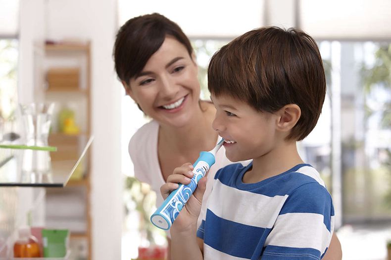 刷牙时电动牙刷和手动哪个更好,刷牙用电动牙刷好还是传统的好