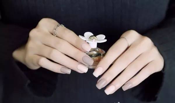 打个赌！看完这100款时髦美甲，你会种下一片草原