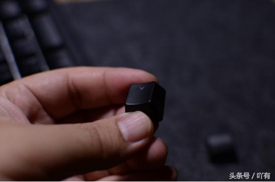 雷蛇黑寡妇v2黄轴,罗技g915和雷蛇黑寡妇v2pro哪个好