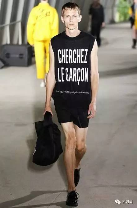 当下男装流行款式,男装宽松百慕大短裤流行趋势