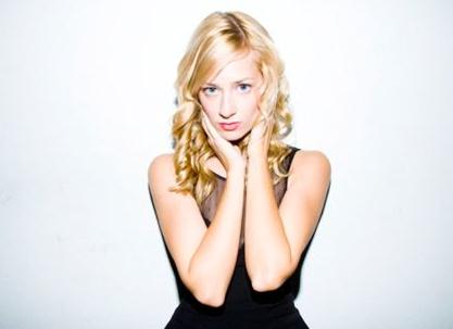 破产姐妹花麦克斯与卡洛琳,她们现实中是怎样的?