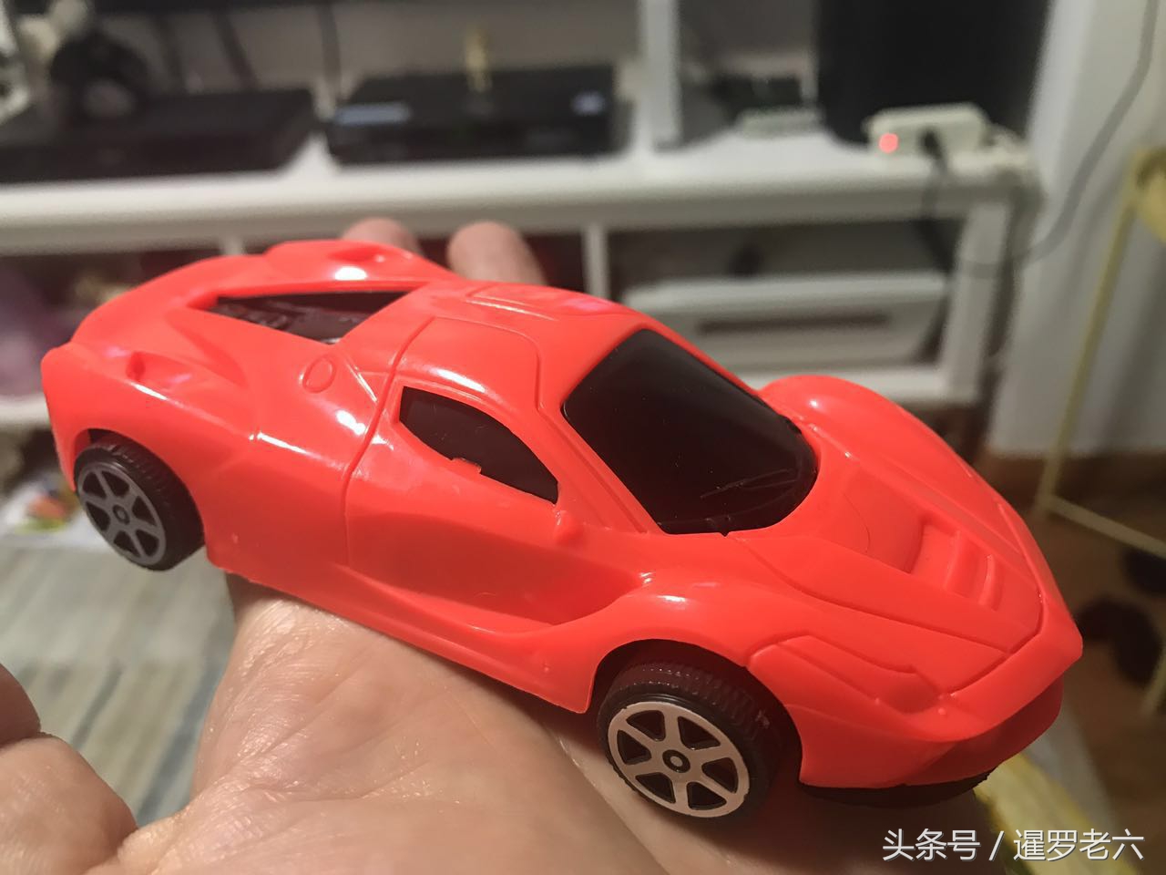 给孩子买了个超大号“维尼玩具蛋”，跑车、小饼干尽在其中！