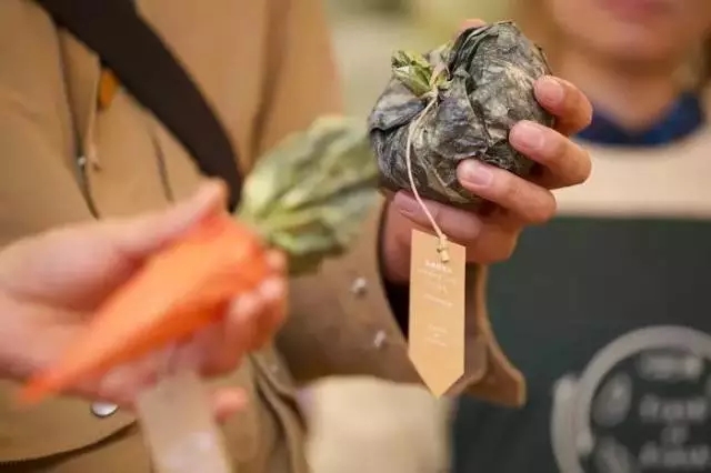 日本民众抢疯蔬菜,日本人抢购中国食物