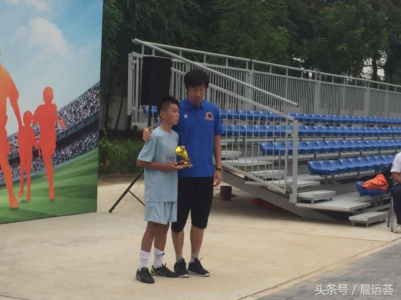 两天之内上演“*疆新**牌”冠军风暴*疆新**四支校园球队获四个冠军