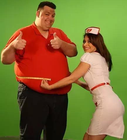 汉堡顶5斤肉,吃完心脏搭桥,代言人死了俩还有一群人抢着吃!