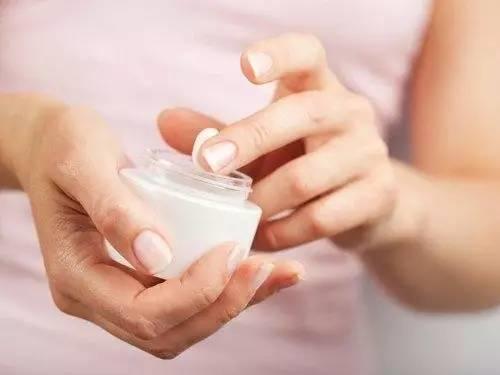 脸上反复起脓包黑头粉刺怎么回事,青春期孩子脸上的黑头粉刺怎么办