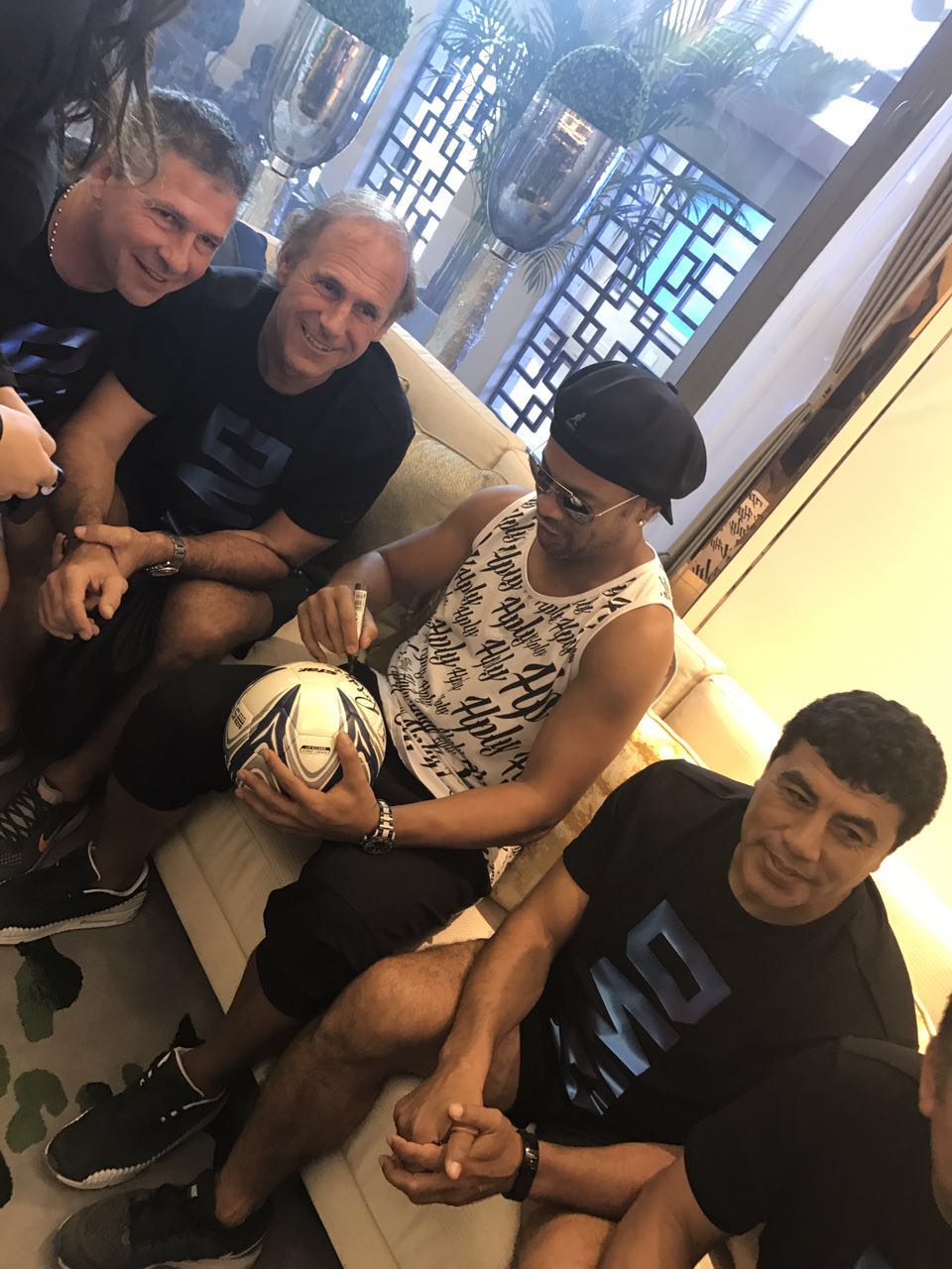 罗纳尔迪尼奥来到巴黎,罗纳尔迪尼奥来青岛哪里