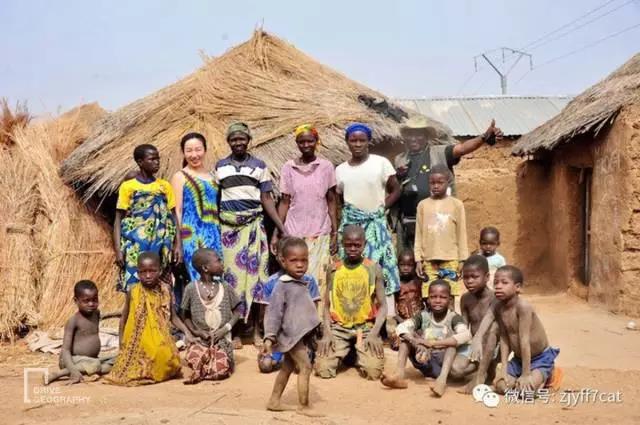 她单枪匹马从杭州出发,开着开着到了非洲腹地