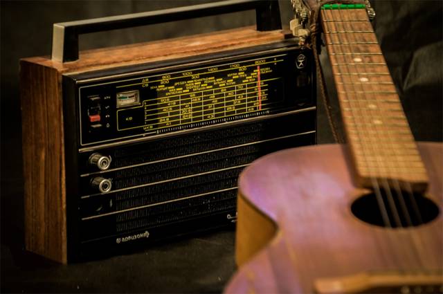 一代人的回忆女声,回忆听收音机的时光