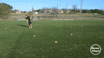 足球训练10个过人基本动作,足球背身接球转身训练技巧