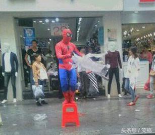 搞笑的段子一脚高来一脚低,关于一脚的搞笑段子