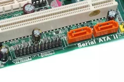 如何看懂电脑硬盘接口类型,2.5寸硬盘和3.5寸硬盘接口一样吗