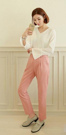 秀智白色衬衫搭配,秀智的学院穿搭