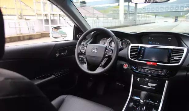 本田雅阁燃油版试驾测评,本田雅阁试驾全面解析