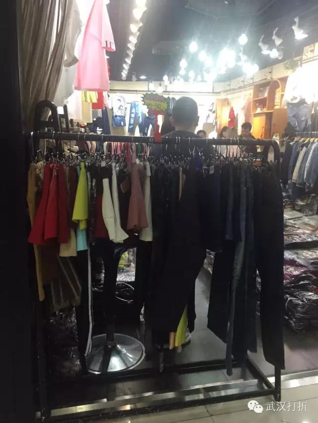 在武汉有个神秘的大楼，可以用淘宝的价格买到专柜的货！多图实拍