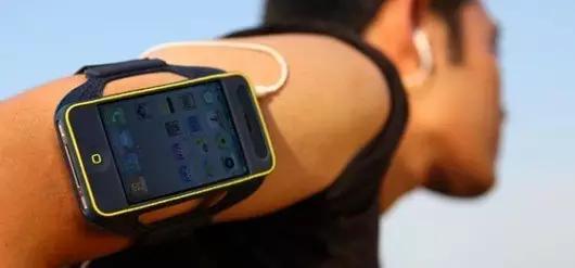 和国外跑友的装备比起来，我们简直在“裸跑”