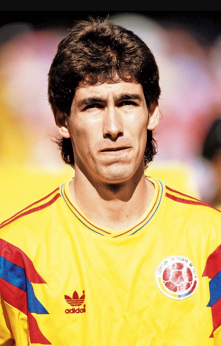 世界杯枪杀惨案视频,足球运动员乌龙球被杀