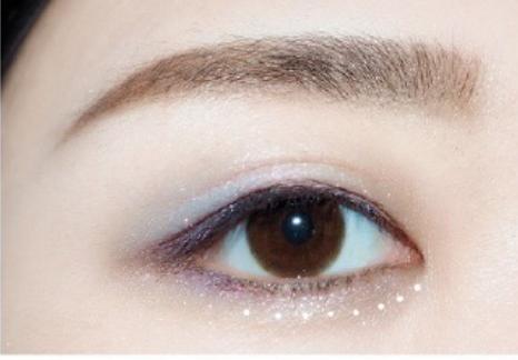 化妆简单教程手残党眼影,手残党腮红当眼影怎么画