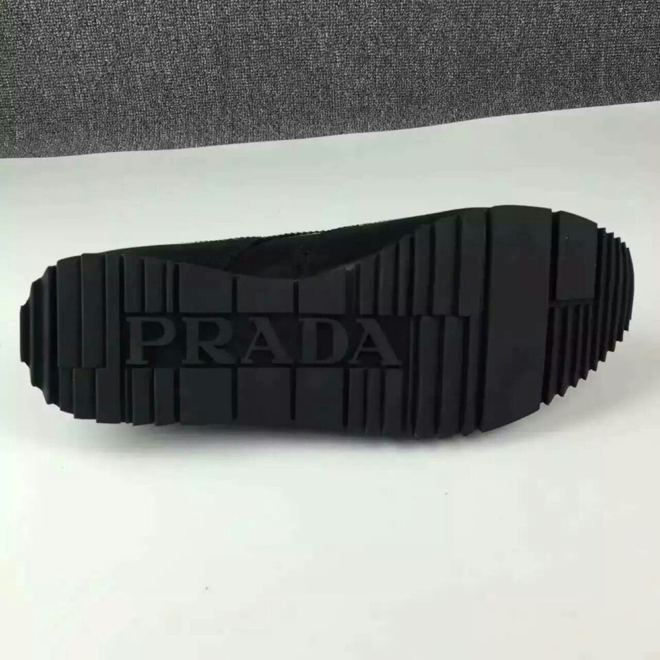 prada衣服新款主推系列 (prada中古款跟专柜款白标一样吗)