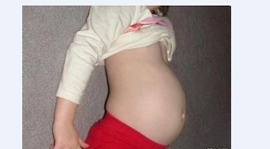 17岁女孩肚子变大了是怎么回事,14岁女孩肚子变大有时候疼