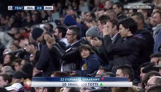 伯纳乌观众欢呼时刻,伯纳乌为伊涅斯塔起立鼓掌