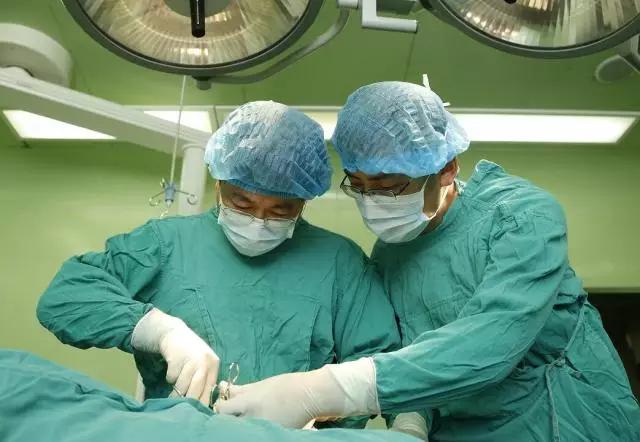 27次手术后的小男孩,男子手术后肚子里面又长了肿瘤