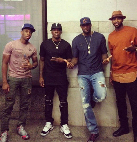 他是如今NBA最当红的经纪人加入他的团队詹皇也会来帮你