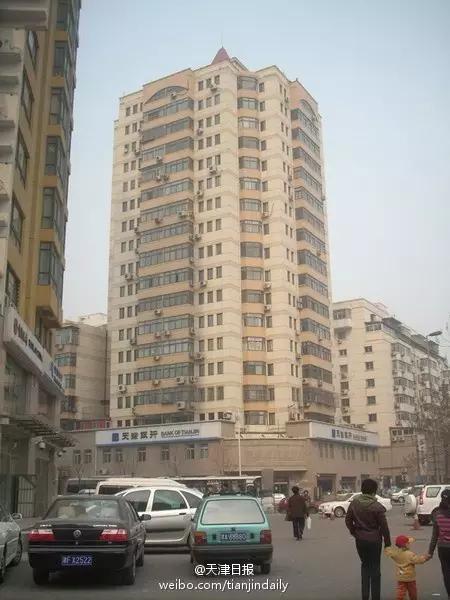 一名男子被困电梯里暴毙,居民楼电梯坠落死亡事故