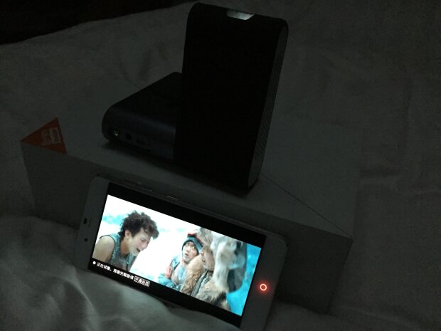 联想扭转式微型投影机p0510,微型迷你投影仪便携机联想t200